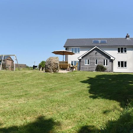 Maen Llwyd Villa Llanyre Екстериор снимка