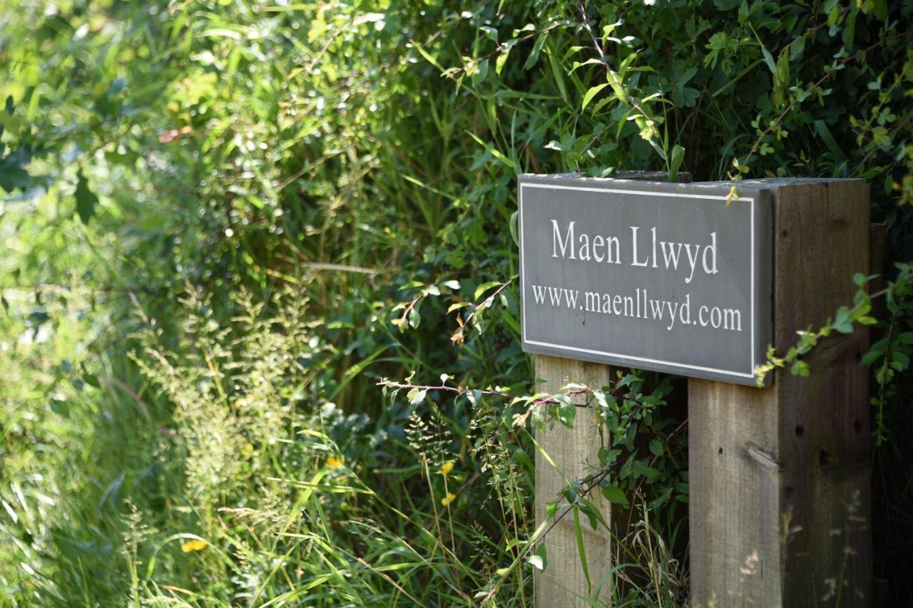 Maen Llwyd Villa Llanyre Екстериор снимка